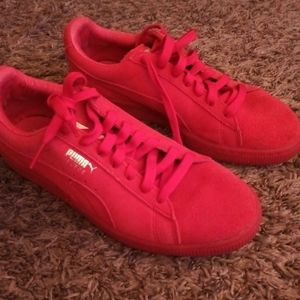 Red suede Puma's